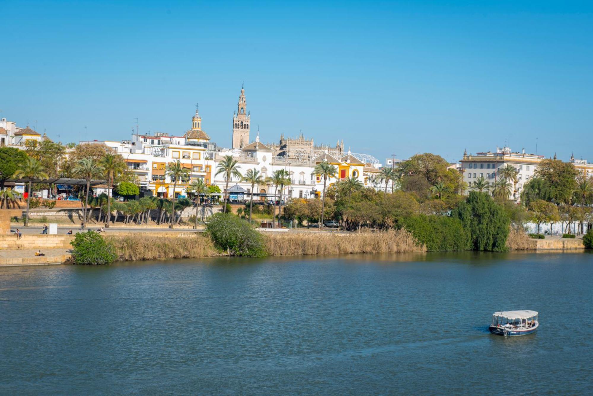 Apartamentos Luxury Puente De Triana Sevilla Exteriér fotografie