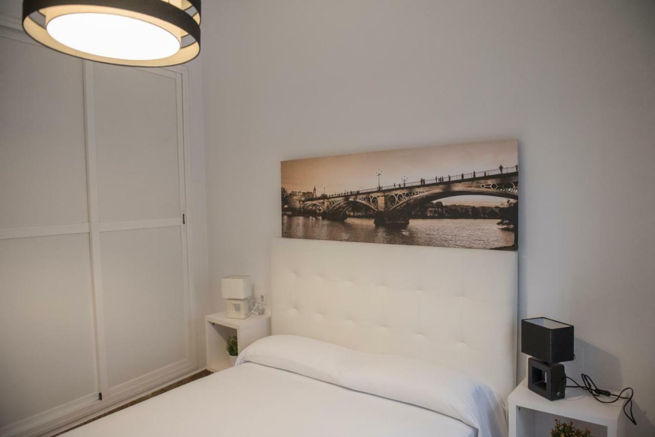Apartamentos Luxury Puente De Triana Sevilla Exteriér fotografie